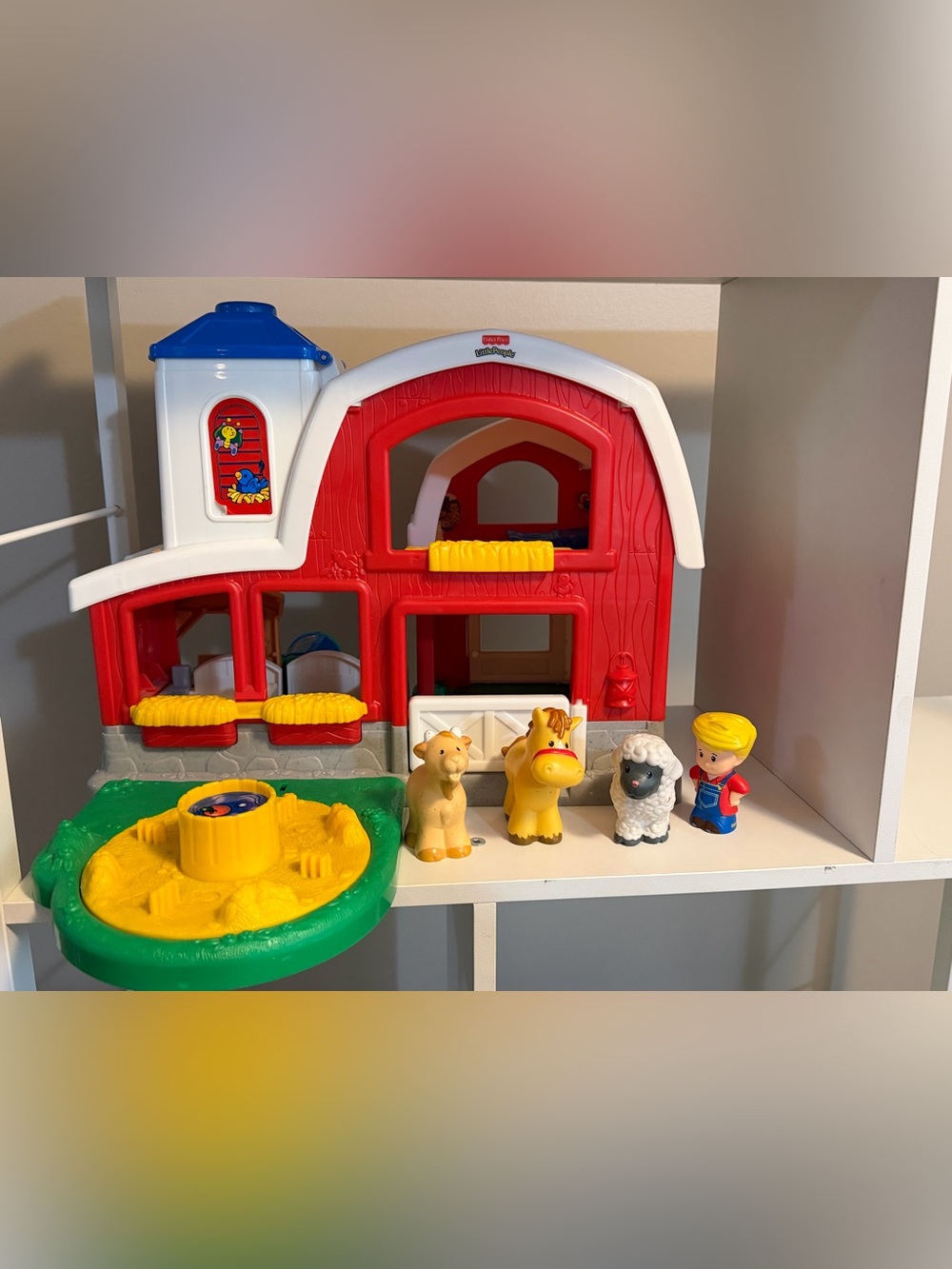 Classic Red Barn Playset with Yellow and Green Accessories